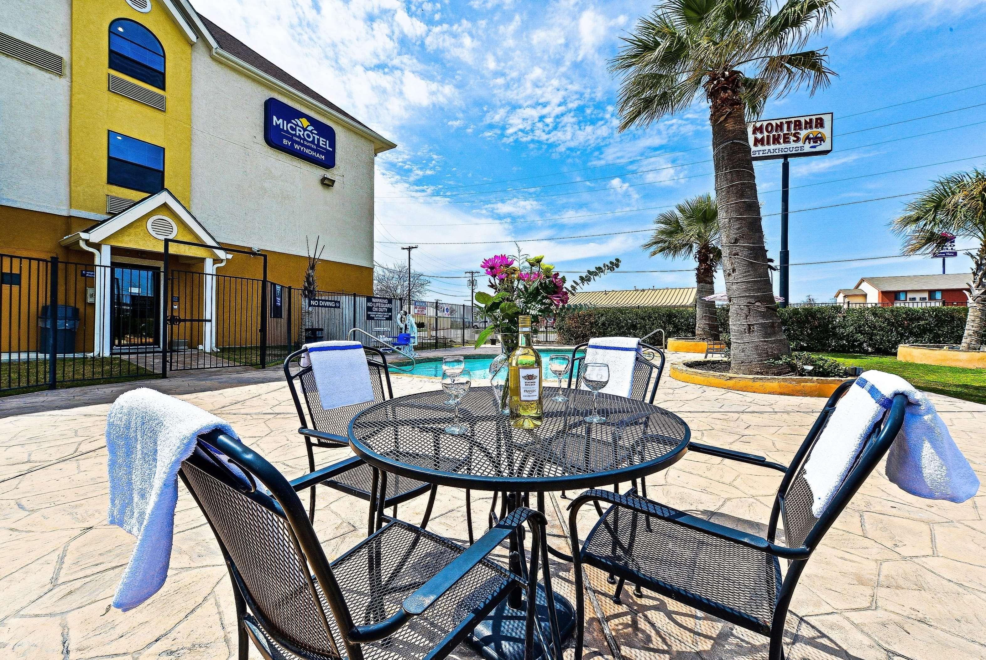 Microtel Inn & Suites by Wyndham New Braunfels I-35 Exterior foto