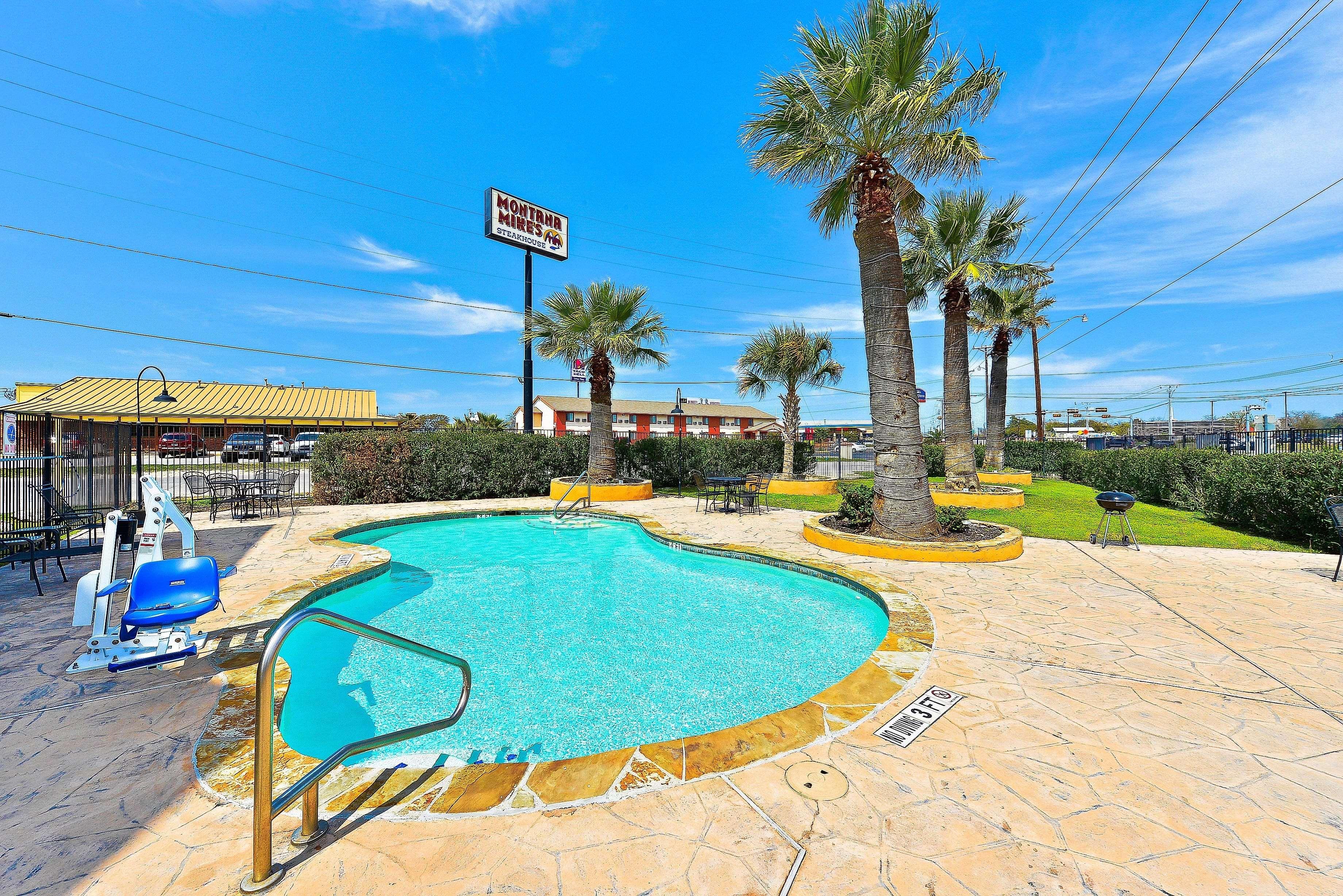 Microtel Inn & Suites by Wyndham New Braunfels I-35 Exterior foto