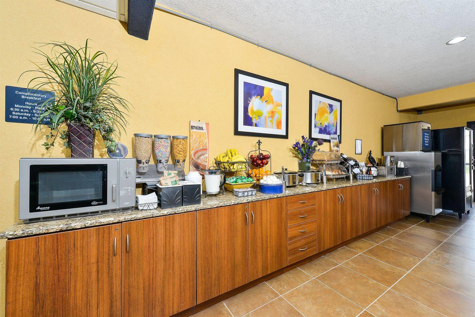Microtel Inn & Suites by Wyndham New Braunfels I-35 Exterior foto