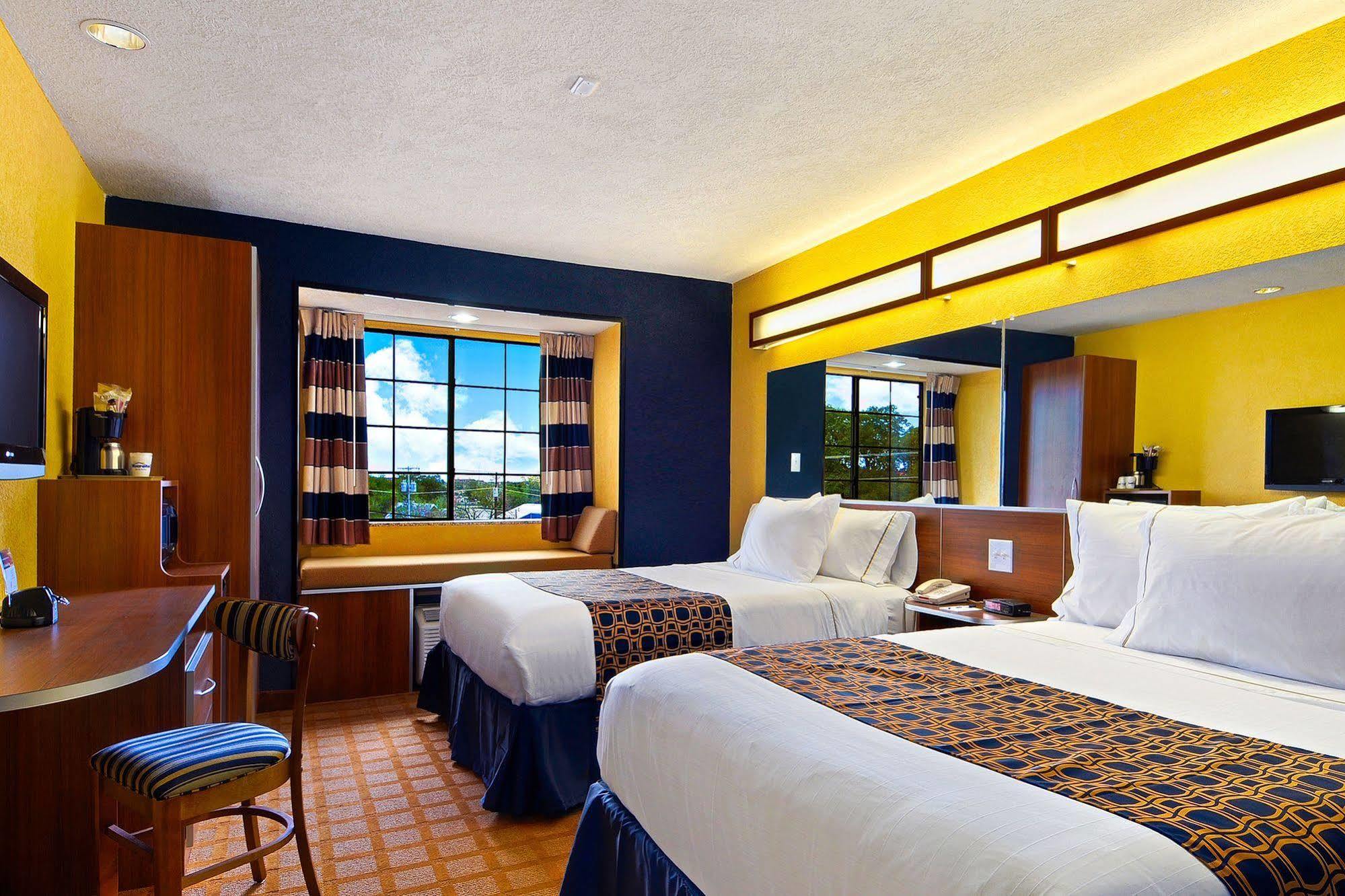 Microtel Inn & Suites by Wyndham New Braunfels I-35 Exterior foto